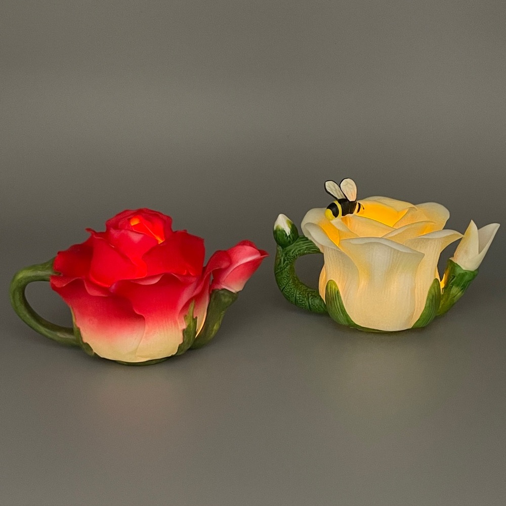 Enesco Red Rose and Yellow Rose Set Ceramic Illuminated Teapot Tea Light